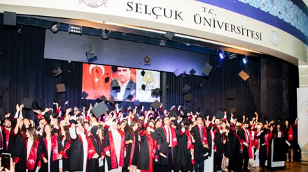 Selçuk Tıp’tan 185 genç doktor mezun oldu